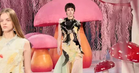 Chanel je v dobrých rukou. Coco osvobodila tělo, Blazy osvobozuje mysl