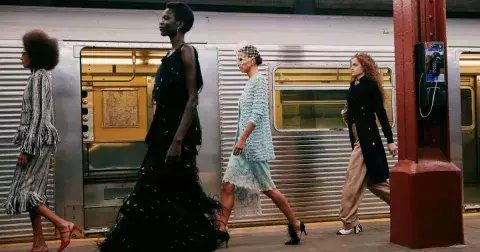 Chanel dokázal, že i vysoká móda má své místo v šatníku obyčejných žen