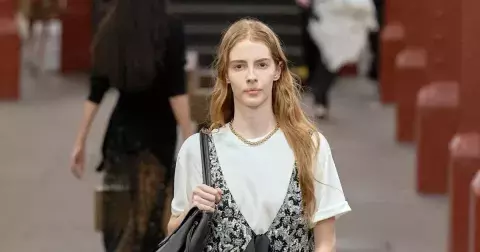 Pracovní šatník podle Chanel: 5 outfitů nabitých francouzským šarmem