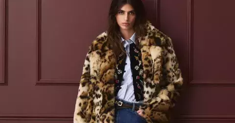 Džíny roku 2026 zakryjí bříško jako žádné jiné. Výběr těch nejlepších