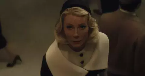 Nehty hodné Oscara: retro moon manikúra vypadá luxusněji než nude