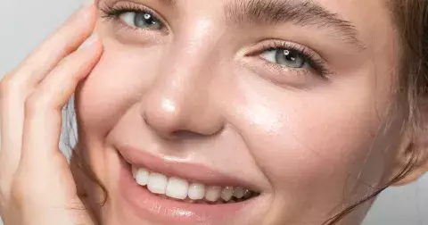 Kyselina azelaová: Zapomenutý zázrak proti akné