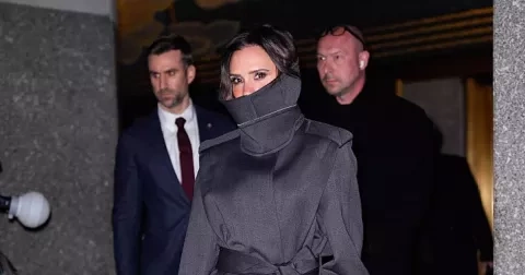 7 chic způsobů, jak nosit oblíbené džíny i v zimě podle Posh Victorie