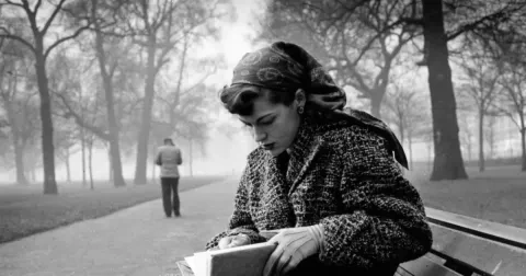 ELLE Book Club: 15 knih, které vám pomůžou porozumět světu