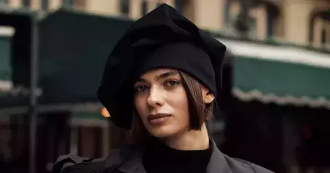 Nakupovat ve slevách je in. Kde a co loví stylové ženy v roce 2026