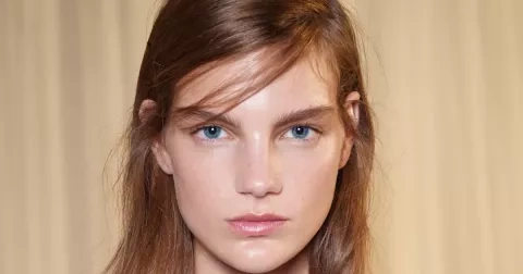 Tajemství glass skin: Sprej s HOCI dokonale vyčistí a uklidní pleť