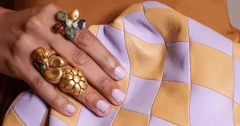 Trendy roku 2026: 7 barev, které uvidíte na nehtech každé stylové ženy