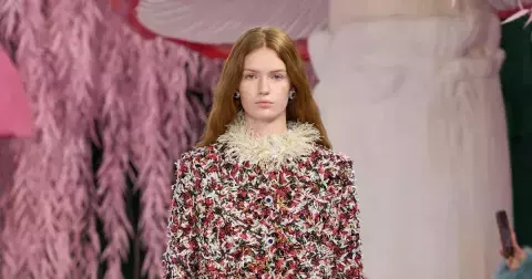 Francouzky na jaro volí tvíd: Tentokrát v cool barevných kombinacích