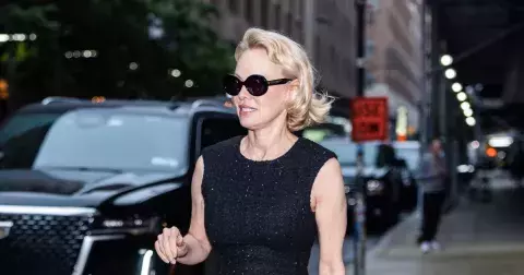 Italský bob: Pamela Anderson nás učí, jak nosit měkké vlny v roce 2025