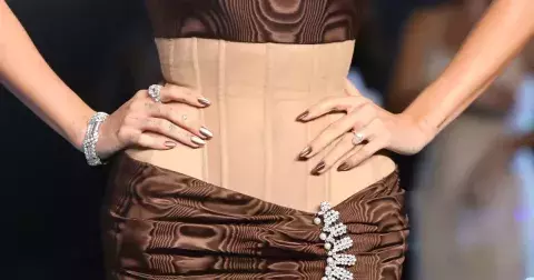 Cat-eye nehty: Magnetický hit podzimu připomíná tajemné oko šelmy