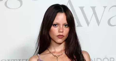 Když je vidět to správné: Spodní prádlo povýší každý večerní outfit