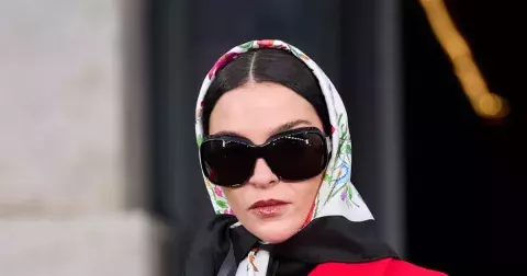 Trendy 2026: XXL sluneční brýle jako z nultých let se vrací ve velkém