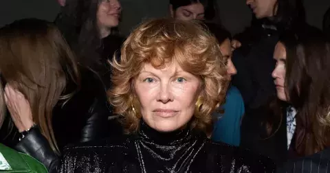 Jemnost i drama: Nejžhavější barva podzimu je copper red a la Pamela