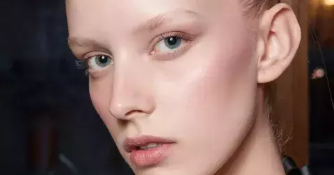 Jak na nejjemnější make-up look, který zvýrazní vaší přirozenou krásu
