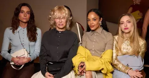 Kabáty, vrstvy a doplňky: 4 trendy, které do další zimy nepočkají