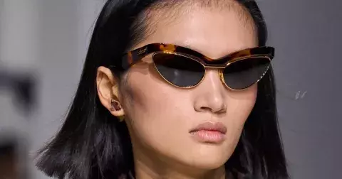 Box bob je zpátky: Účes ze 60. let, který má ostré hrany i postoj