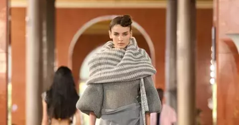 Louis Vuitton překvapil pohodlnou kolekcí, tepláky a župany hráli prim