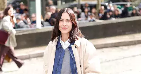 Sako a trenčkot: Chytré vrstvení bund je nejžhavějším trendem jara