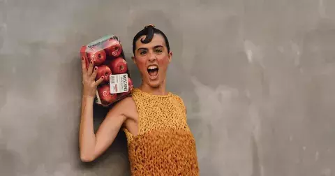 Baby curls, skřipce i drdoly: Jarní účesy podle nejstylovějších Italek