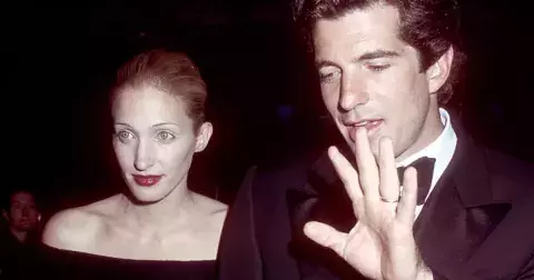 Čisté linie a 90s lips, jak na make-up podle princezny minimalismu CBK