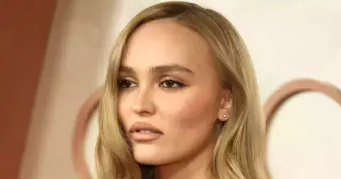 Zapomeňte na bronde. Nenápadně luxusní odstín milk tea je hitem roku