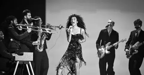 Olivia Dean je tou kamarádkou, kterou všichni potřebujeme