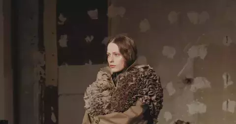 Od měkkého semiše po lesklé. Na jaře propadneme hnědým balerínám