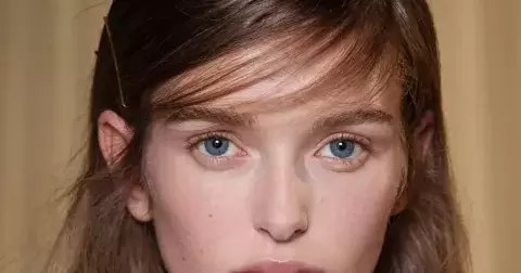 Když vlasy vypadají, je to konečná. Šest největších mýtu o vlasech