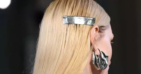 Od šperků do vlasů po grunge bob: 7 vlasových trendů a účesů roku 2026