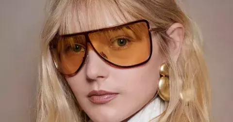 Brassy odstín, který jsme v devadesátkách opravovali. Teď ho chceme