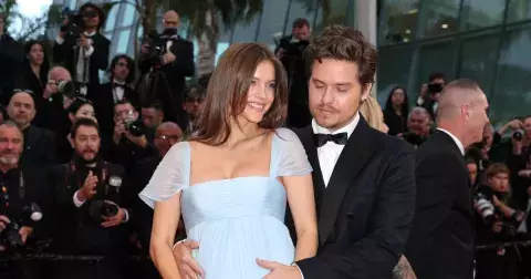 Baby blue šaty Barbary Palvin a jedno velké oznámení v Cannes