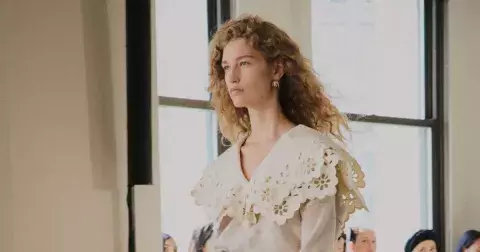 Vkročte do léta v boho stylu: Balloon pants přepisují siluetu sezóny