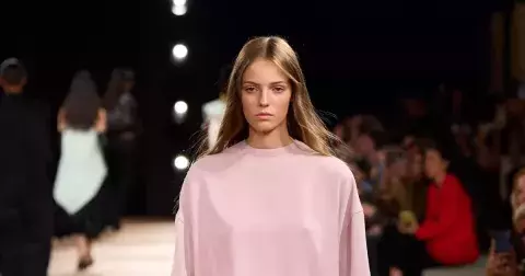 Olsenky potvrzují letní styling hack: Červené flip flops kralují létu