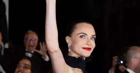 Z blond rebelky rockovou hvězdou: Cara Delevingne v Cannes