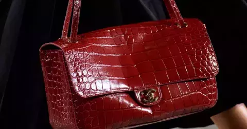 Flap bags are having a moment: Proč se k nim módní svět znovu vrací