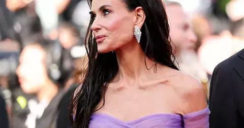 Demna in Cannes: Demi Moore elegantně porušila zákaz naked dressing