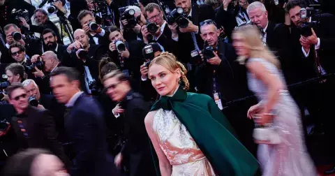 Demi Moore, F1 piloti a večírky na jachtě. Staré Cannes je zpátky