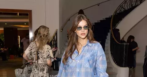 Summer staples: Barbara Palvin a její cool mom to be uniforma