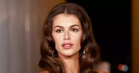 5 soft-glam looků, které umí vykouzlit jedině hnědá řasenka