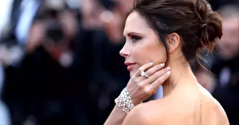 Paní prstenů: Victoria Beckham a jejích 15 zásnubních šperků od Davida
