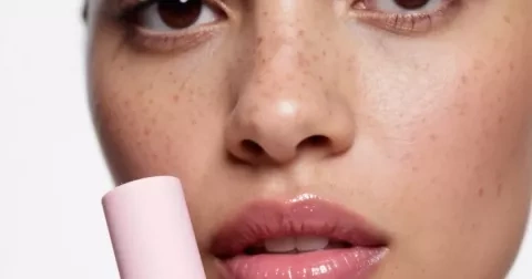 Balzám nebo lesk? Ani jedno. Bitvu o dokonalé rty vyhrály lip oils