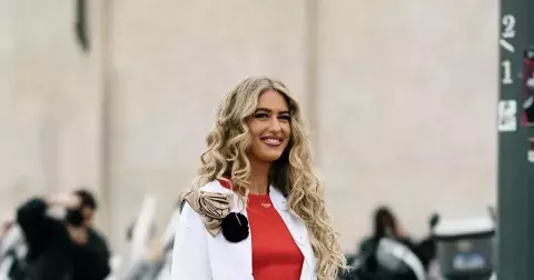 Basic-less: Internet zaplavilo jediné tričko, potvrzuje i Carpenter