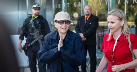 KVIFF news: Francouzská ikona filmu Juliette Binoche dorazila do Varů