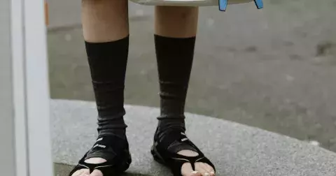 Sporty Spice by je nosila taky. Tyto letní sandály rozdělují internet