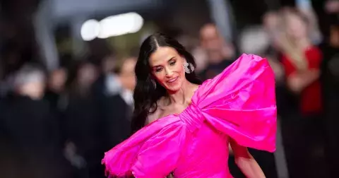 Oblíbily si ji Demi Moore i Zendaya. Hollywood propadl této značce