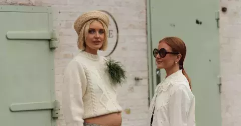 Oversized noční košile, šátky i brože. Trend nona maxxing ovládl Kodaň