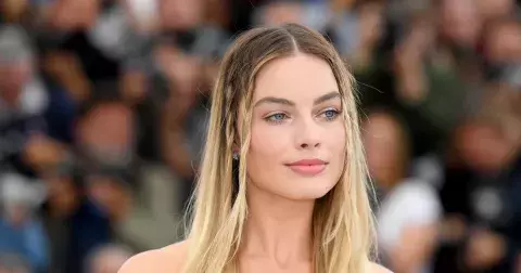 Margot Robbie a nejromantičtější trend léta: Toto nosí fashion girlies