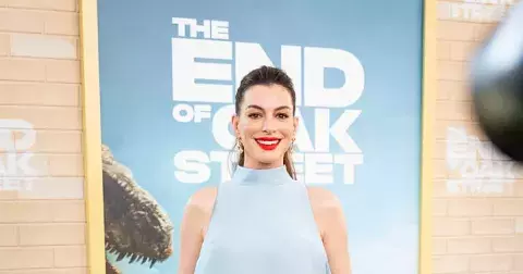 Low-rise comeback: Anne Hathaway vrací trend, kterého jsme se báli