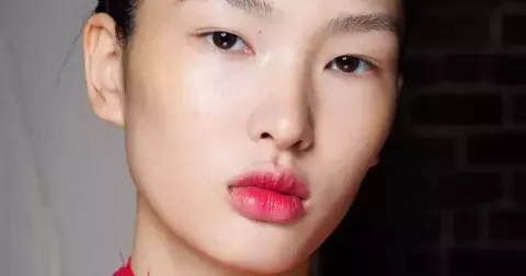 Sexy a přirozené rty zároveň? Seznamte se s rom-com lips