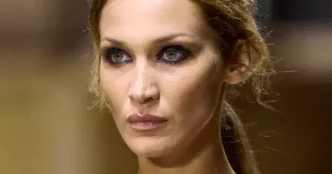 Podzimní beauty trendy 2026: Nedokonale messy a nedospaná krása